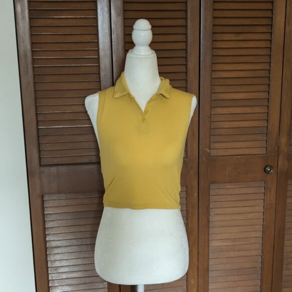 Forever 21 Sleeveless Collared Crop Top